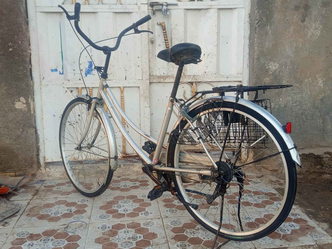 السلام عليكم  للبيع  باسكل حاويه موديل 2022  حجم 26جديد   تايرت جدد جوابه جدد المكان بابل القاسم  السعر  90 وبيه مجال    
 *********** واتساب
