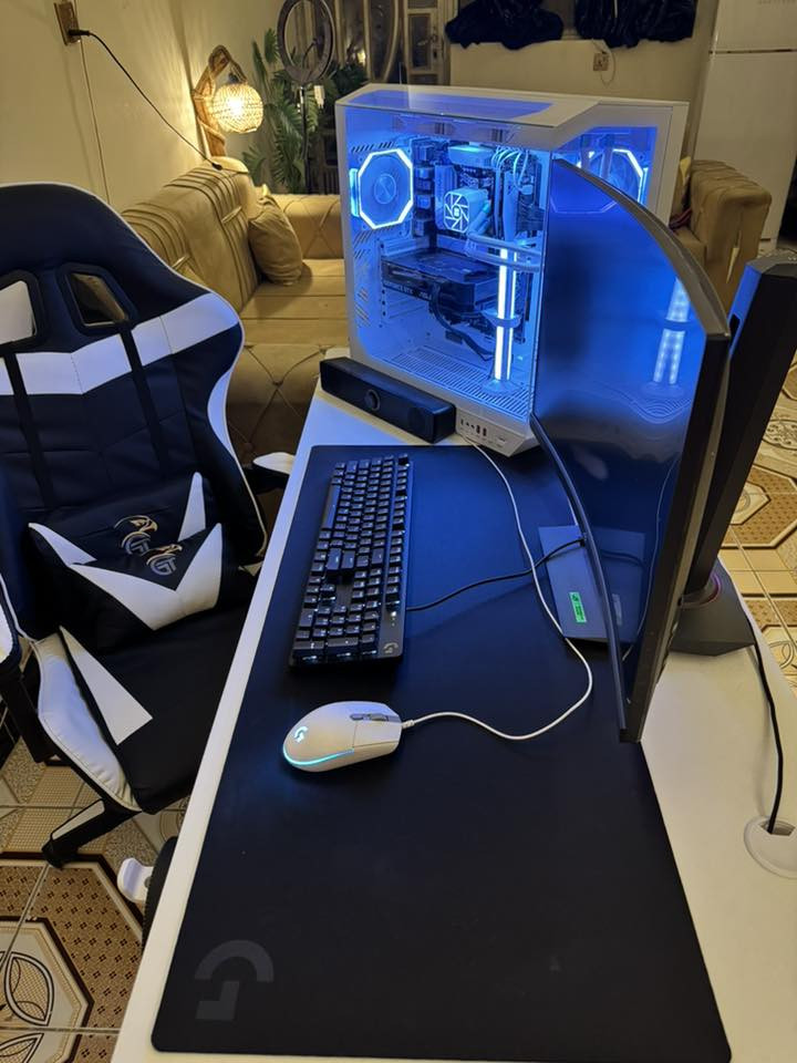 🔥 Ryzen 7 7800X3D Gaming Setup للبيع الكامل 🔥

جهاز قوي جداً ومخصص للـGaming الثقيل، الاستخدام فقط حوالي 5 شهور وبعض القطع مطورة قبل شهر، كلشي نظيف جداً ويا الضمانات والفواتير والكراتين ✨

📌 المواصفات:
‏▪️ R7 7800X3D
‏▪️ RTX 5060 Ti OC 16GB ASUS Dual
‏▪️ RAM DDR5 32GB 6000 CL30
‏▪️ B650 PRIME PLUS
‏▪️ SSD NVMe Gen4 1TB
▪️ تبريد مائي 360 ARGB
‏▪️ PSU MSI 750 Gold PCIe 5.0

🎮 ويه الجهاز:
✅ شاشة ASUS ROG Strix XG27WCS “المنحنية"
‏✅ Logitech G203 + G413 SE + G840 "ماوس+كيبورد+ماوس باد مقاس كبير"
‏✅ HyperX Cloud II
✅ ميز Gaming كهربائي XXL
✅ كرسي Gaming + مساج
‏✅ UPS Online 1KV
✅ يد  + EasySMX + يد Xbox
✅ ملحقات إضافية كثيرة

📍 بغداد — تجي تفحص وتستلم
💰 السعر: 3,250,000 دينار عراقي
❌ ما أبيع قطع ولا الكيس وحده، البيع كامل فقط

سبب البيع: عدم التفرغ

اللي يريد جهاز مرتب وقوي وجاهز بدون تعب يراسلني 📩
واتساب ***********
