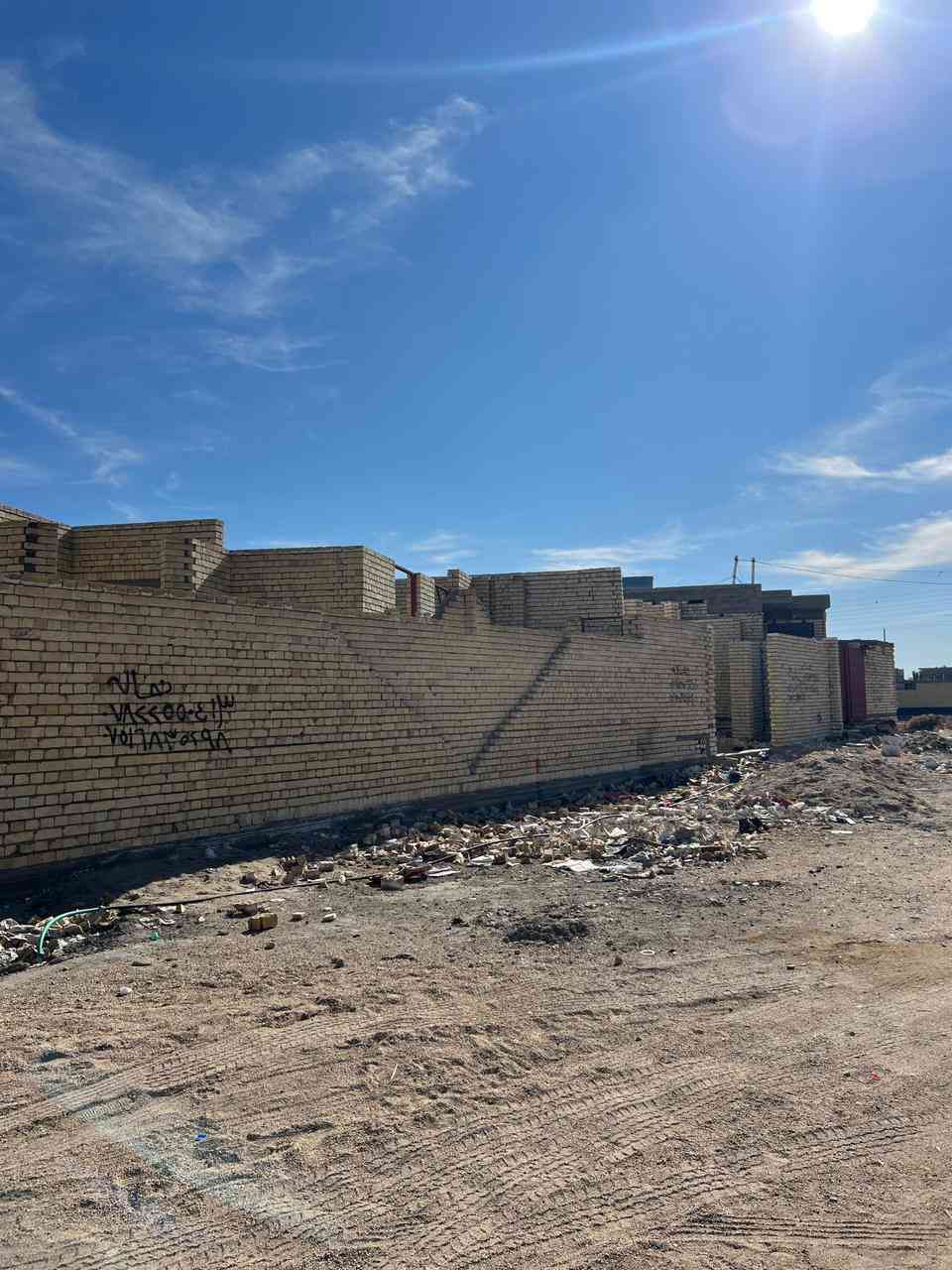 بسم الله الرحمن الرحيم 

يعلن مكتب الجزيره للعقار
::..عن دار هيكل للبيع
::..المساحة 254 متر 
::..الأبعاد عدنا الواجهة 20.21c والنزال 
::..من جهة الركن12م ومن الخلف 14.41c 
::..ومن جهة اليمنه 19م
::..هاي المساحة والأبعاد واضحة كدامكم 👆
🔁_______________________
~>يتكون الدار من طابق واحد
~>يحتوي علا كراج سياره+حديقة صغيرة 
~>وستقبال كبير + مطبخ حار وبارد
~>وصاله+منور كبير +غرفة نوم واحدة فقط
~>ومنور وصحيات داخلية وخارجية 
~>خارطة كلش مرتبة 
~>وكلشي موضح كدامكم بل صور والمرتسم
~>الهيكل بناء طابوك 🧱
~>نقصة فقط السكف وتكمله 
~>وصنف العقار طابو زراعي سند 25
~>البيت ركن 🅿️ علا اربع شوارع موقع حيل مرتب 
~>ارض بجر 
📍📍
الأنبار فلوجة منطقة الجغيفي الثانية
خلف جامع فاطمة الزهراء ومقابل أسواق جنة 

اي ستفسار الأتصال علا الأرقام

***********  ➡️اتصال 📲
 ***********➡️اتصال 📲
*********** ➡️واتساب فقط 📲
