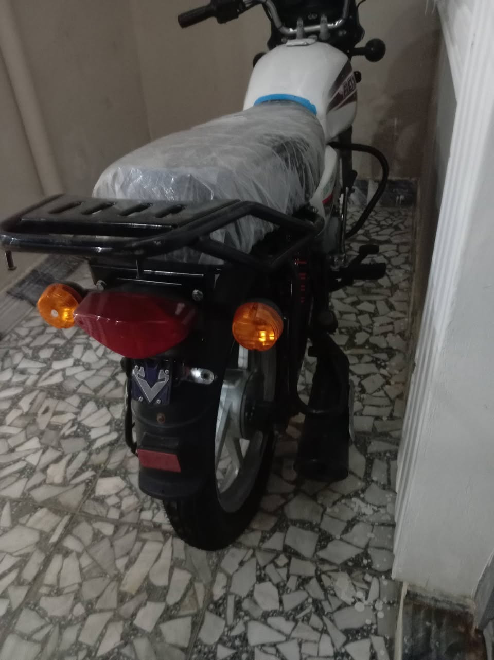 للبيع دراجه بوكسر لونها بيضاء الموديل 21 دراجه لا مفتوحه ولا مبدل اي شيء بيها مكينه  دراجه لا مفتوحه ولا مبدل اي شيء بيها مكينه ما مفتوحه كهربائيات شغاله سيارات جدد الوراء والقدام دراجه طق لايلون اوراق استنساخ السعر 800 وبيها مجال مكاني نجف اللي يريد يجي خليه يجي خاص وراح اخلي رقم تلفون ما بيه واتساب بيه رصيد  ***********
