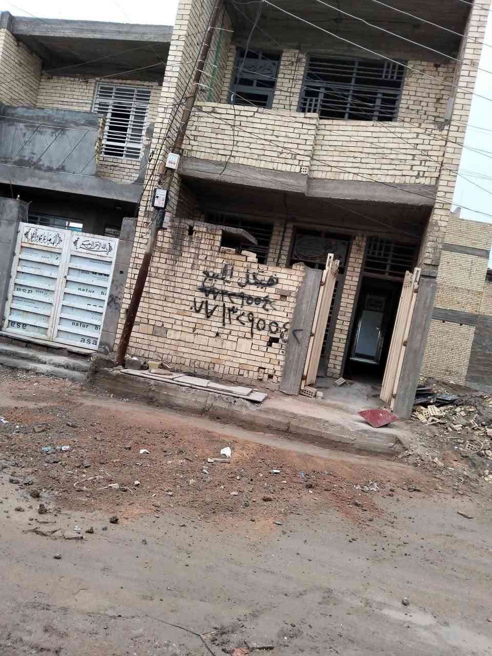 السلام عليكم للبيع بيت هيكل بل زراعي مال حي الامين الثانية الزراعي مقاطعة 2على 8 فرق  بيت عن 2على 9 مدفوع اشتركات كهرباء أو ماء طابو صرف سند 25 الموصفات موضحه بل فيدو بناء حديث 5 غرف نوم من عده الاستقبال 4 حمامات قريب على مشروع المدارس المشروع راح يتنفذ  المساحه 100 متر 5في20  امطبك.اشتايكر.جديد. امسس.كهرباء.او ماء عوزه بس ابياض او كاشي السعر 120 او بيه مجال رقمي ***********/***********
