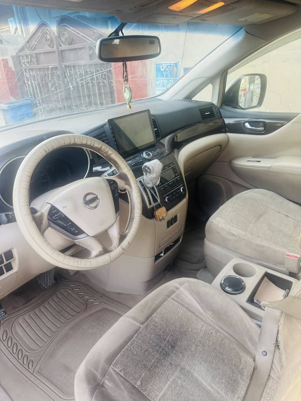 للبيع او مراوس بسياره اصغر  
نيسان كويست 2013 LS فول مواصفات عدا الفتحه شاشات امامي وخلفي حساسات كامرا خلفيه ابواب كهرباء  صندوك كهرباء كيرها جديد نقصها صدر خلفي والتبريد ما اعرف شبي بعدني مفاحصه جان يشتغل العام وهسه ماكو  مكانها بغداد حي اور السعر 93 وبيها مجال للاستفسار ***********
