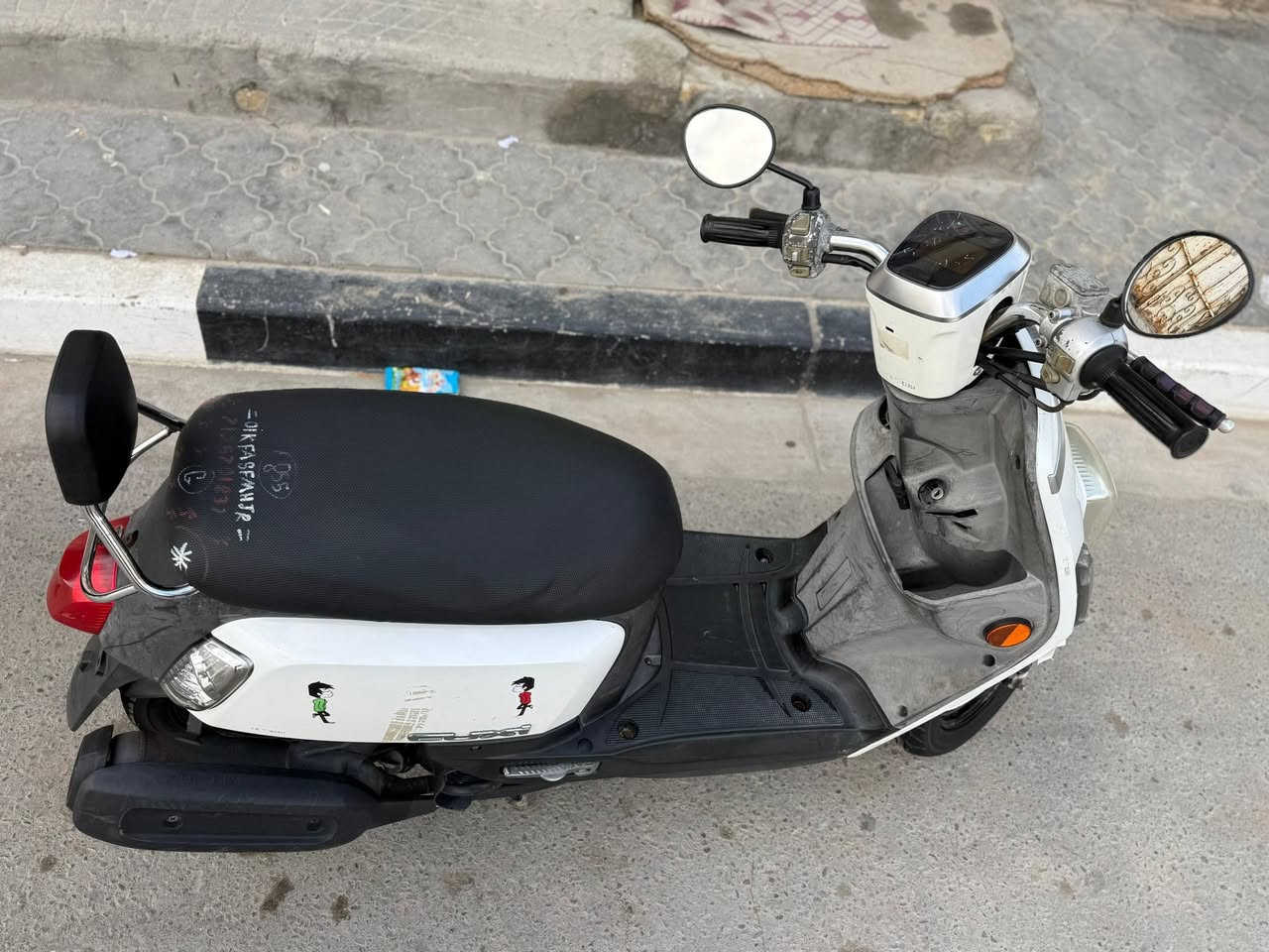 سلام عليكم بوليسي البيع نوزل بلكارتون صارلي شهر من خذيته من الوكيل كفاله من كلشي عوزه نقوصات قليله كلش مكاني زبير تصل واني بخدمتك سعر 1150 .............***********
