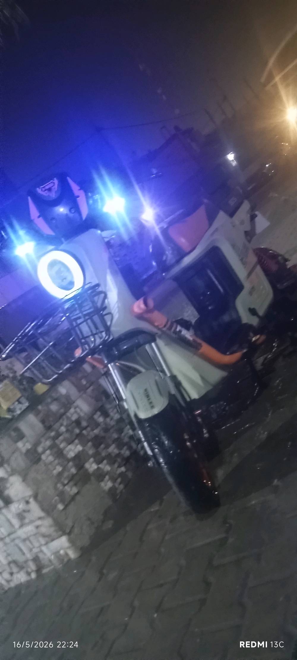 بايسكل شحن h900موديل 2025شهر 12يوم 25جديد كلش فول مواصفات علي تزويد دبلات خلفيه رياضي او عنبار رياضي عقل موديل 2026ثلاث سرع 75البايسكل اطيك بل باتريات ضمان سنه