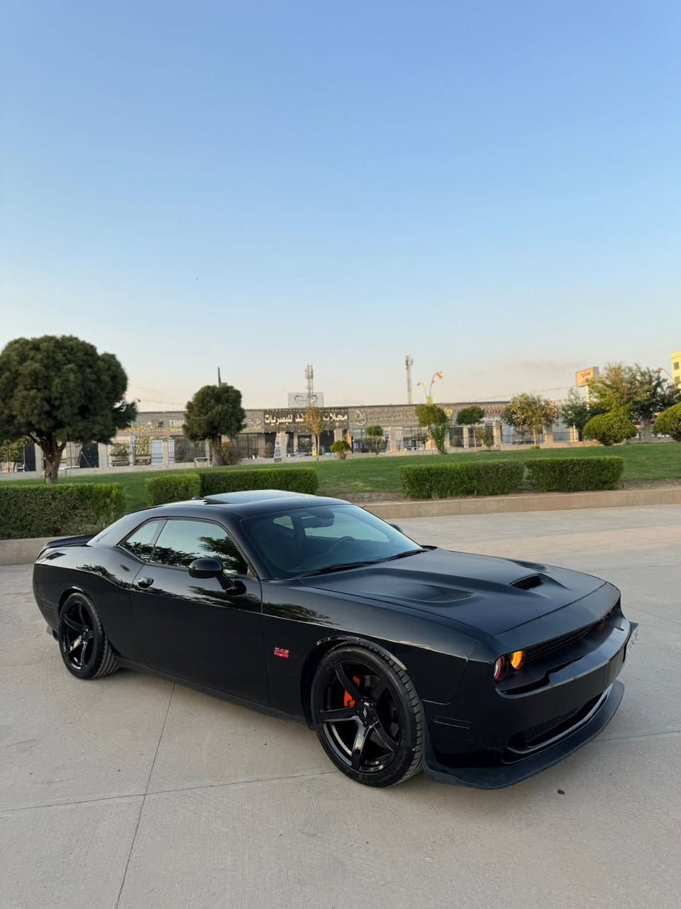 السلام عليكم دوج چالنجر 2017 RT
5700 V8 السيارة هيمي 
مراوس بچالنجر 6 سلندر 
السيارة ماشية 94 الف ميل 
السيارة كلش حلوة ومصروف عليها 
***********
