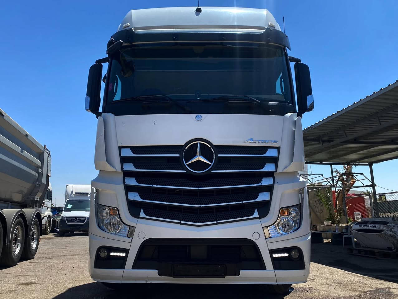 For sall :  Mercedes-Benz ACTROS 1848

الموديل: 2015

الممشى:1,005,000 km

الوارد: ألماني

الموقع: معرض صقر الهدى

رقم التواصل: 0786666214

#MercedesBenz #Actros #TruckForSale #HeavyTruck


**إذا كنت صاحب هذا الإعلان وتريد حذفه لأي سبب، رجاءا أرسل رسالة إلى الدعم الفني**