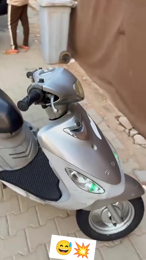 سلام عليكم منغولي رمبه صارله شهر من طالعه له كفاله دراجه وكله بلادي شراي تعال خاص موشراي طلع كبل سعارهن معروفه ***********
