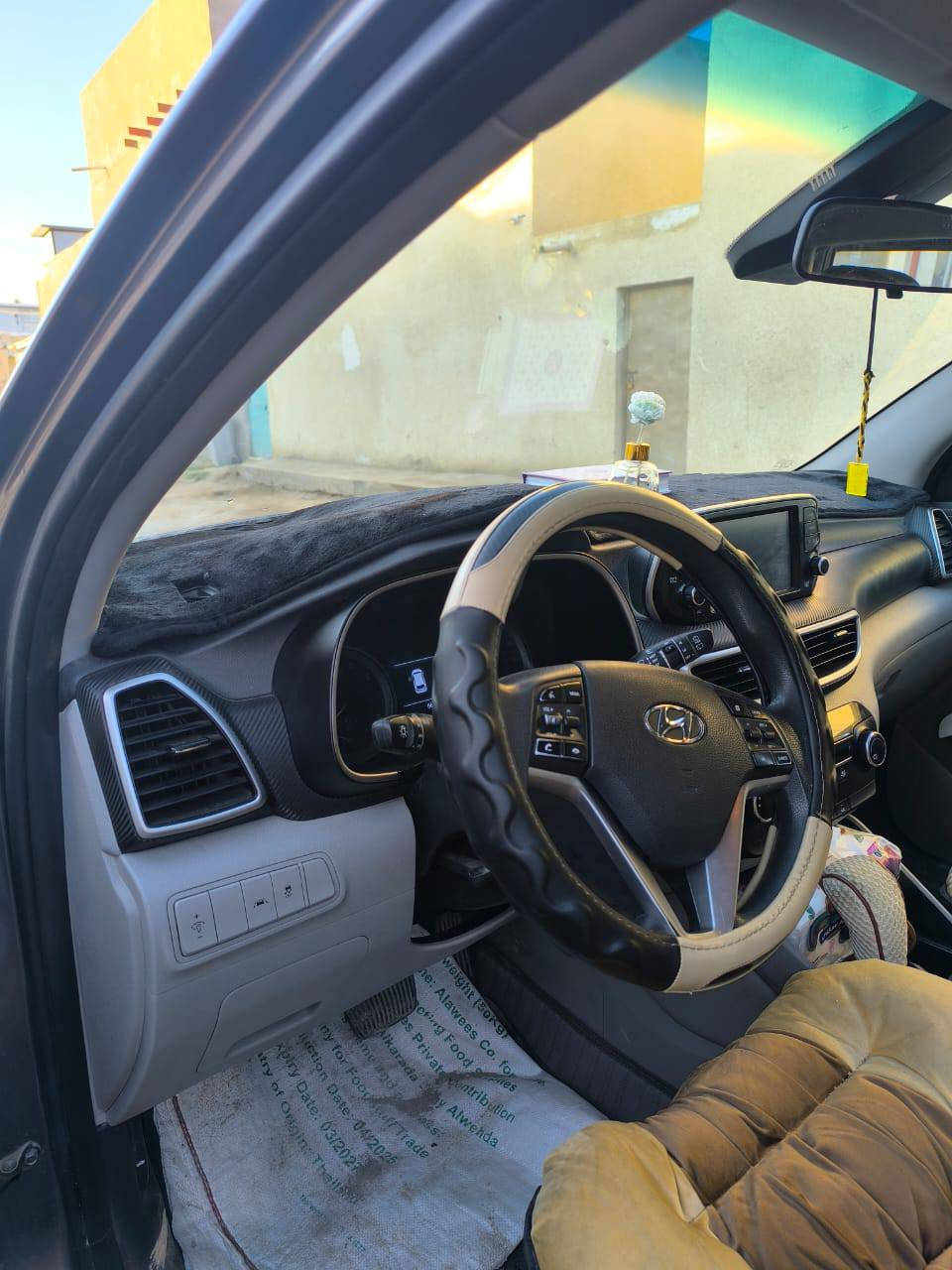 السلام عليكم
سيارة توسان ٢٠١٩ بابل  سنوية ٢٠٣٠ امريكية الصنع 

السعر ١٤٠ وبيه مجال بسيط ***********
