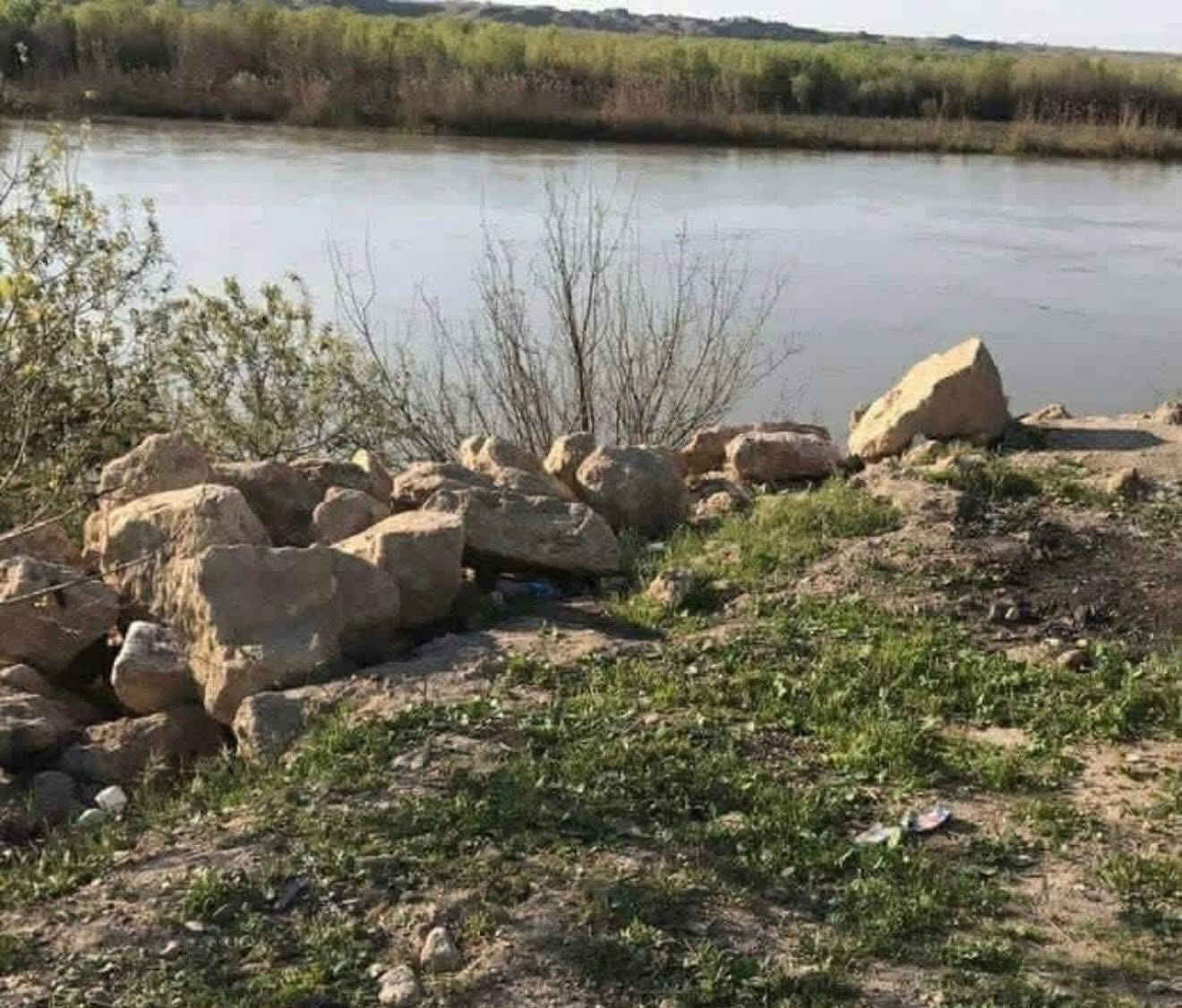 ⭕️ بيع مستعجل 

تصلح لإنشاء مشروع استثماري

ارض للبيع بستان طابو 

في العلم الخرجة على السدة سن الصخر 

مقابل جامعة تكريت قرب جسر الجامعة 

كما موضح بالصور ادناه 

المساحة 2000 متر 

الواجهة 23 متر

إطلالة نهرية متميزة وصالحة للسكن والاستثمار 

متوفر ماء وكهرباء 

البائع المالك الشرعي للعقار 

صنف الارض طابو بستان سند حديث شرط التحويل في دائرة الطابو 

للتواصل على الخاص او الرقم 

     اتصال او واتس اب ***********
