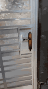 السلام عليكم بناية للبيع مكونه من ثلاث طوابق تحتوي على ثلاث شقق كل شقه غرفتين وصاله ومطبخ وحمام مشترك العنوان البلديات الضباط الثانيه خلف الصحفيين
***********
