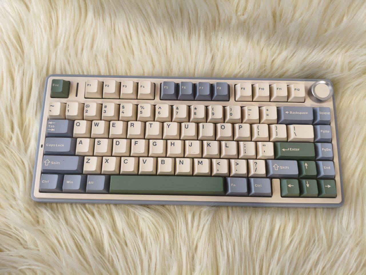 كيبورد F75 جديد و كامل
يشتغل واير وايرليس و بلوتوث 
يشغل RGB متعدد الالوان 
السعر 50 الف


**إذا كنت صاحب هذا الإعلان وتريد حذفه لأي سبب، رجاءا أرسل رسالة إلى الدعم الفني**