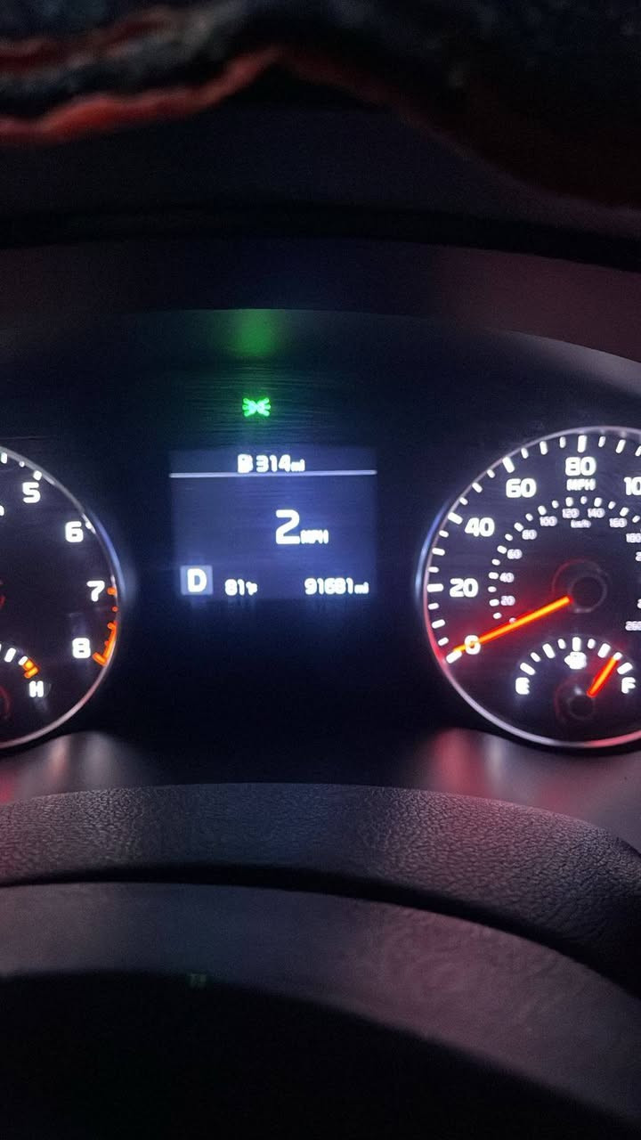 مواصفات السيارة
لون نيلي غامق
كشنات مخمل 
تبريد قطعتين
نص فول
المحرك 2500
الضرر مالتها مثل مواضح بالصور
الموديل 2021
شمالية بئسمي 
سيارة احلى من الصور 

***********
