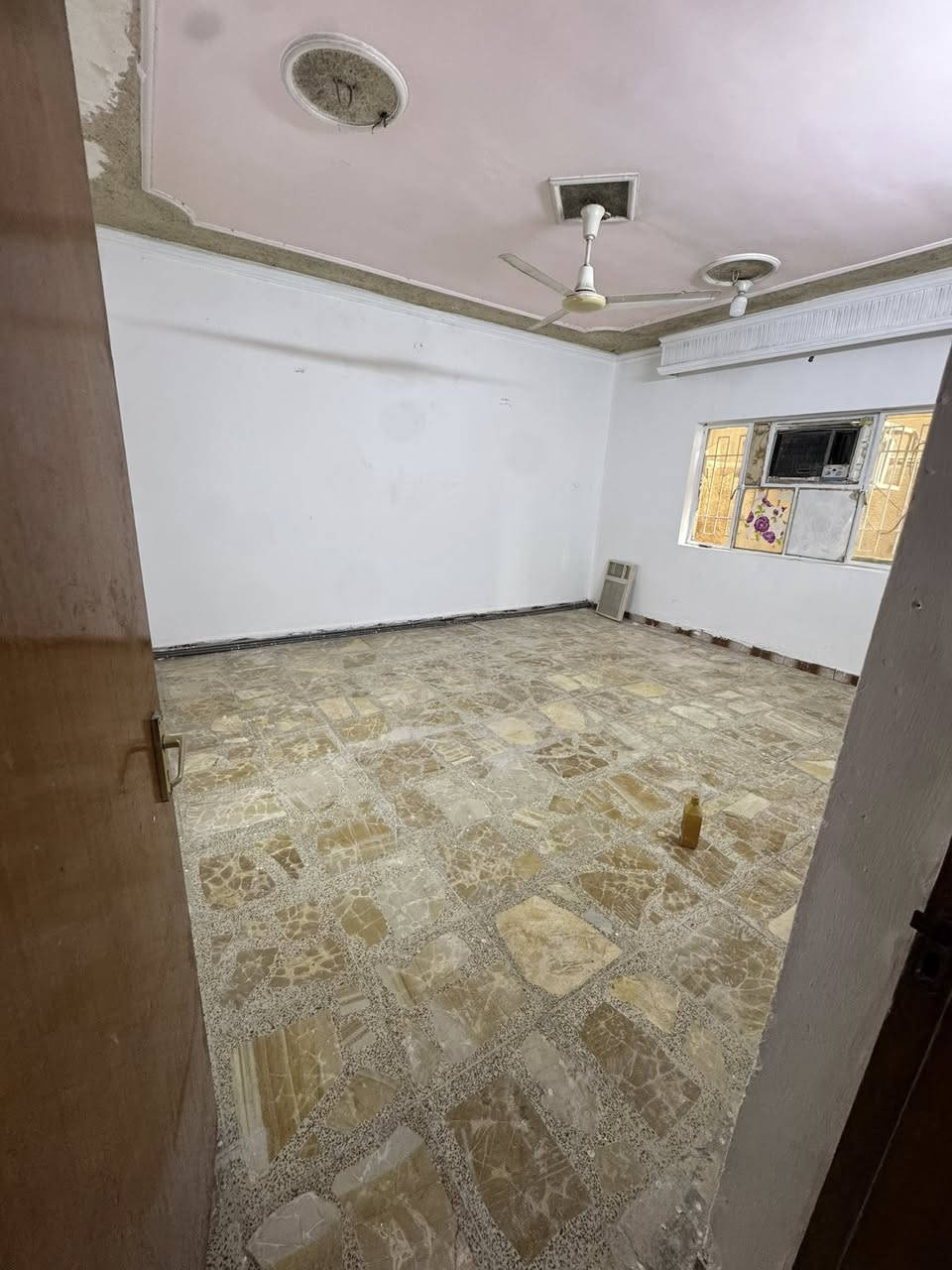 #للايجار__________في__________السيدية
بيت ٣٠٠ متر نظيف يحتوي على ٤ غرف نوم و صالة و استقبال

و مطبخ وخدمات عدد ٤ و كراج و حديقة

للأستفسار آكثر الأتصال على الرقم 

***********

او زيارة المكتب الكائن في منطقة السيدية 

شارع جامع الأقصى مقابل لحوم جويلي 

مكتب المصطفى للاستثمار و التطوير العقاري
