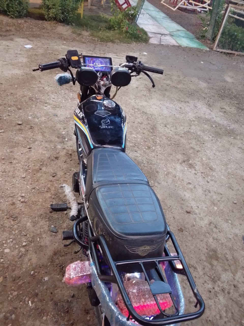 يالله
سلام عليكم دراجة سيفان موديل ٢٥ باب اول سولنك اصلي 
الدراجة كفالة من كلشي وعليها إضافات بسيطة
دراجة كهربائية كلها شغاله على وضع الشركة 
 السعر 760 وبيهة مجال حك جيتك 
للاستفسار ***********
مكاني ديالى الخالص هبهب
