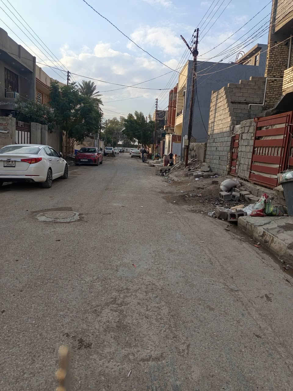 دار طابقين للبيع سكني واستثماري مساحة 200م ملك صرف تحويل مباشر بعقوبة حي المصطفى فرع مقابل مدرسة بعقوبة الجديدة كامل الخدمات شارع 10م الأول غرفتين نوم واستقبال وصاله ومطبخ وصحيات داخليه وخارجية والثاني ثلاث غرف نوم وصاله وصحيات السعر 320 مليون وبي مجال للشراي للاستفسار خاص او ***********
