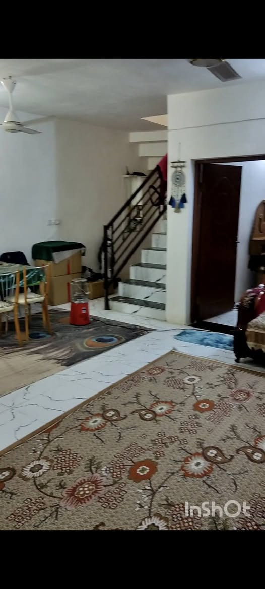 بيت للبيع موقع مميز قريب على السوك الثاني 125متر منطقة ال22 يحتوي على ثلاث غرف نوم 1بالطابق الارضي 2فوك وحولي وصاله مطبخ والسعر ب(((88مليون)))وبي مجال كلش قليل ***********
