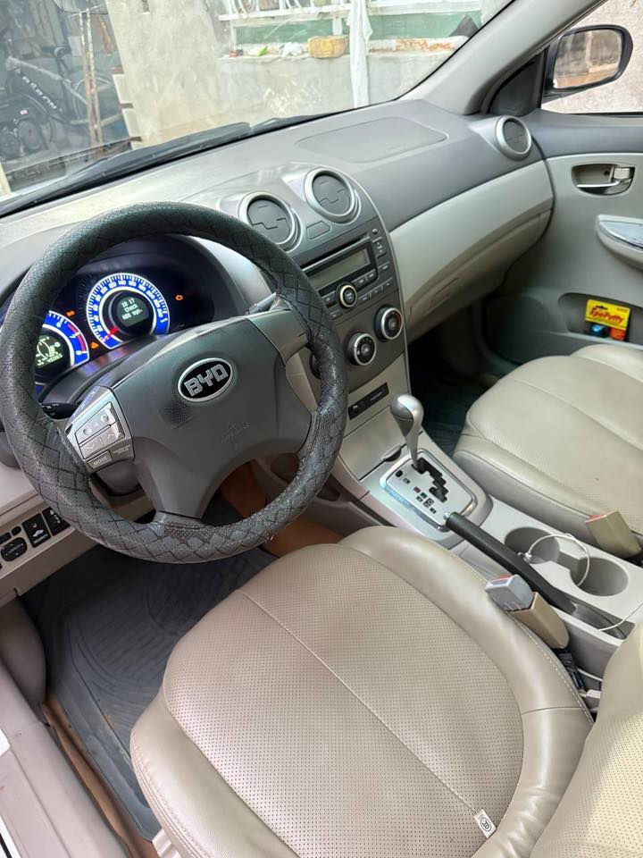 للبيع بي واي دي G3
2016 بدون ضربه محور كير ومحرك كورلاء 1800 
سياره جديده ونضيفه فول مواصفات رقم ذي قار مشروع وطني جاهز للتحويل السياره ماناقصه شي مال جناي السعر 60$ المكان البصره 
***********
