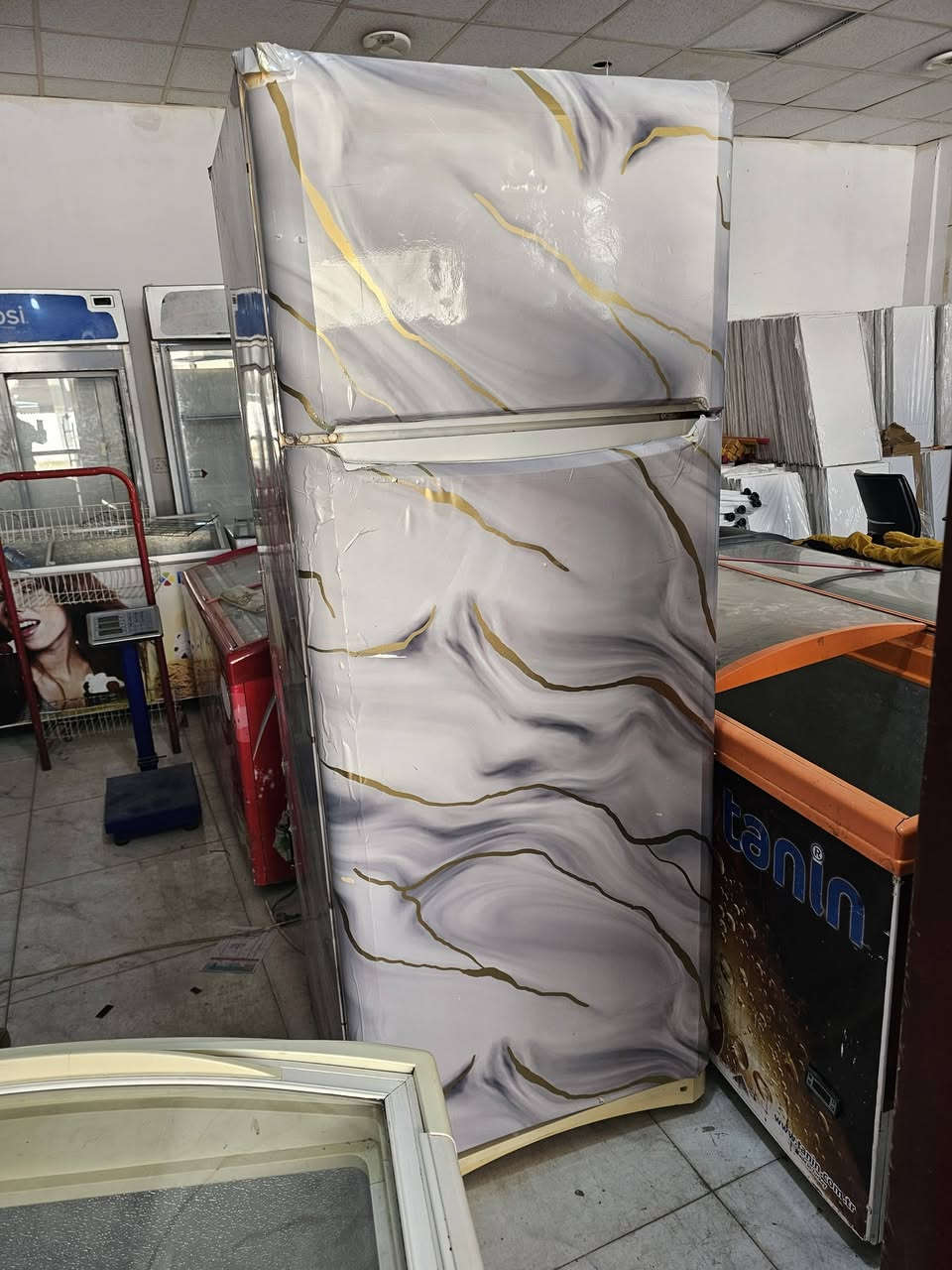 ثلاجه مجمده لبيع عنوان كركوك ***********
