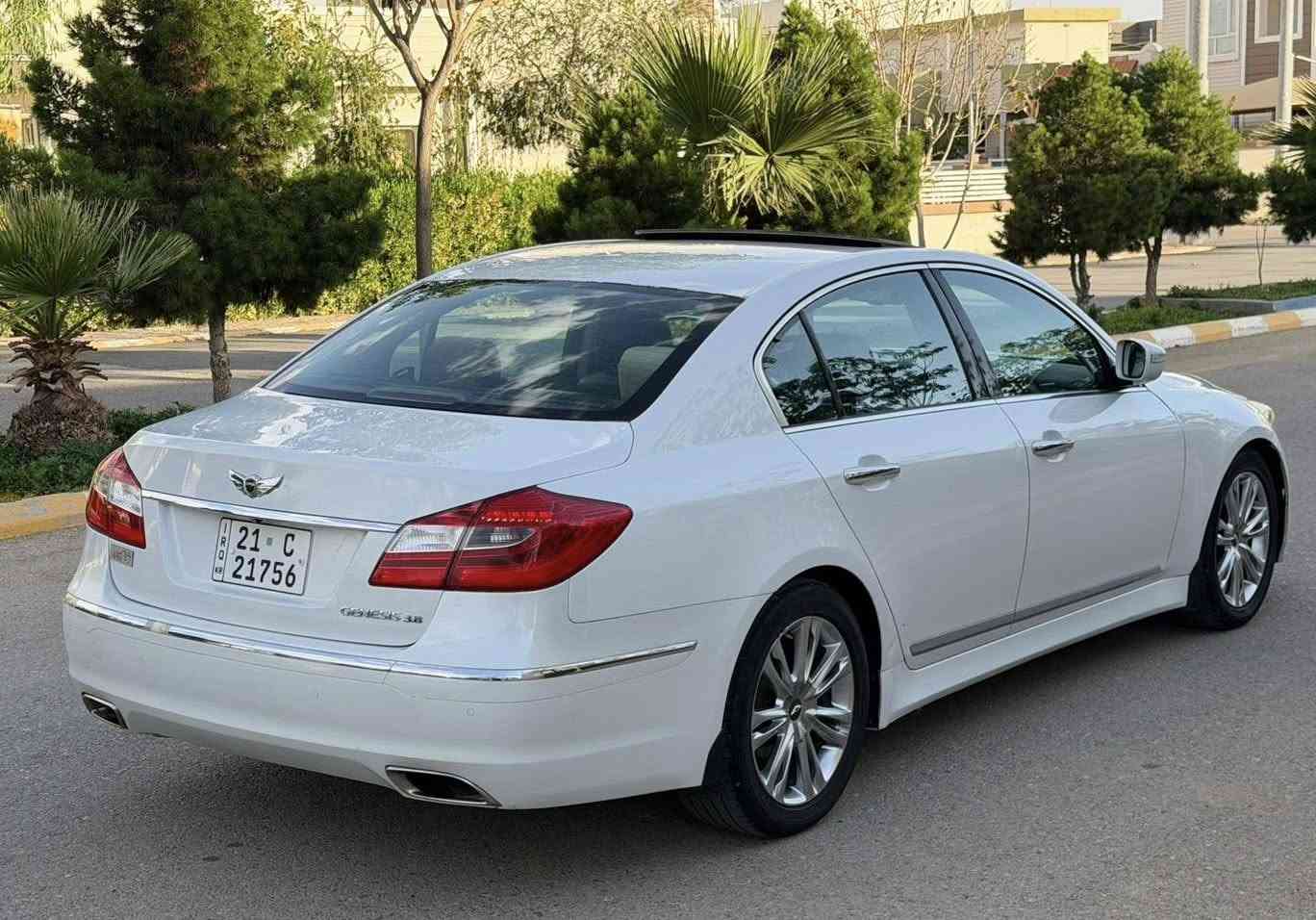 السلام عليكم 
هونداي جنسس 2013للبيع 
للاستفسار***********
السعر136$
السياره فول الفول 1/1 
بيه قطعتين شرط بدون دواخل
صورة السونار مرفقه 
حجم المحرك 3800 V6
دواخل بيجي 
اسلايت (فتحه)
مري شفط
دواخل صاج
دخول ذكي
كوشن خزن+كوشن هيتر
كوشن كهربائي + جلد
كامره امامي خلفي
حساسات 
تحكمات استيرن
رقم سليمانيه جديد لحد 2029
شرط غرامه وتحويل
مكان سياره ديالى /خانقين
