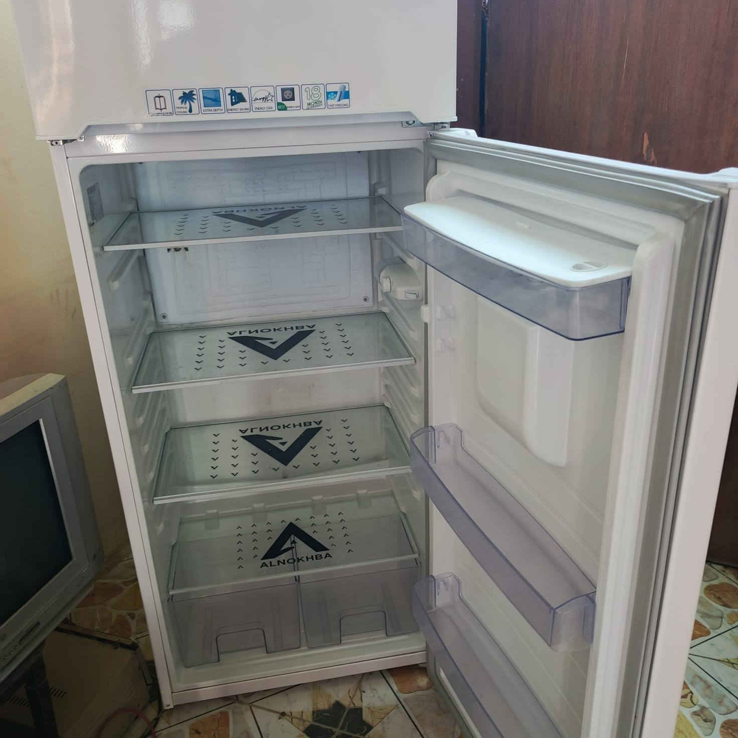 ثلاجه للبيع اكبرحجم 32 مستخدمه شي قليل
فول تجميد السعر 300الف بيه اشويه مجال
اتصل على رقم ***********
وتساب ماسنجر
