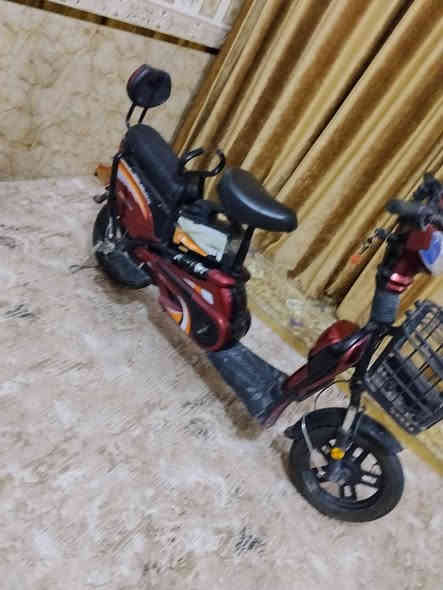 السلام عليكم دراجة شحن حجم 14 جديدة السعر 325الف دينار العنوان حلة نادر الثالثة منطقة  التاجية موبايل ***********
