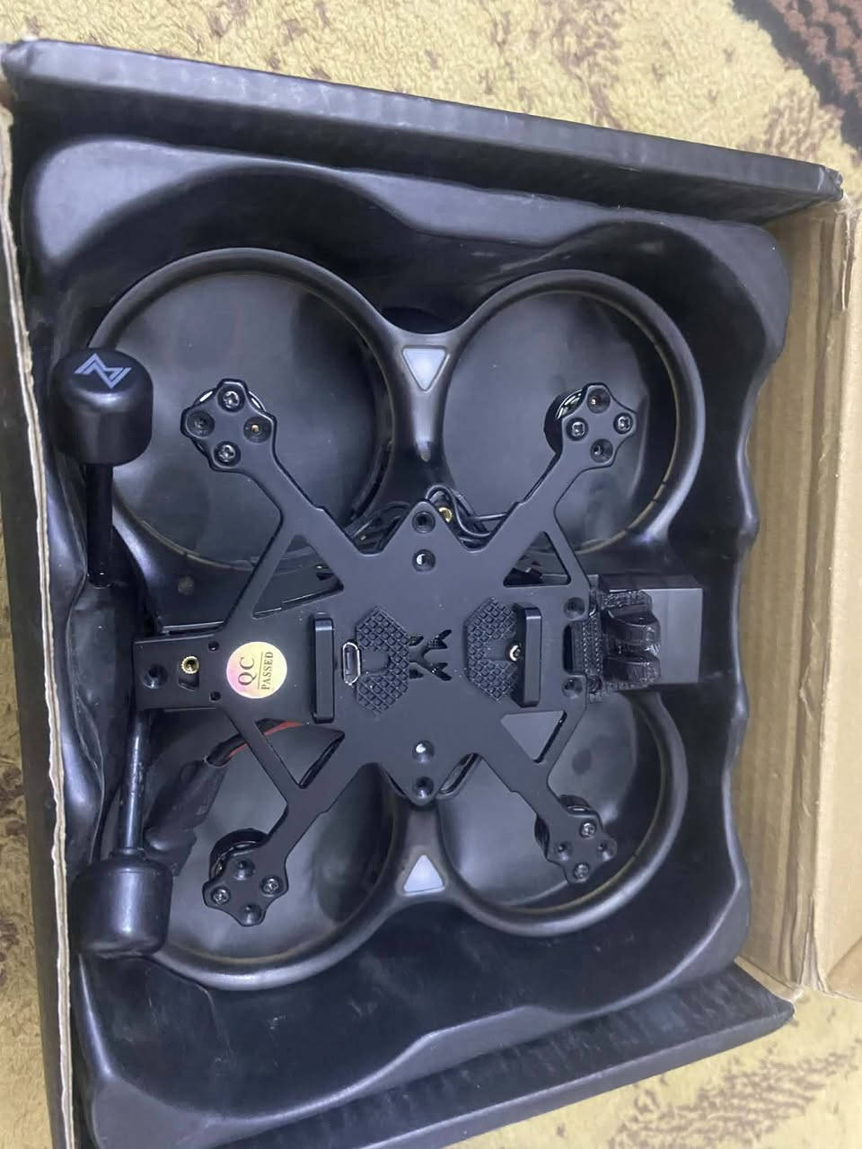 درون + نضارة + كاميرا
طيارة 2.5
3s بطارية
منظومة Avatar تاخذ رام
نظارة Avatar Hd 
Fatshark نظام تسجيل في النضاره
كامر كت كامل Avatar
Kv 8000


**إذا كنت صاحب هذا الإعلان وتريد حذفه لأي سبب، رجاءا أرسل رسالة إلى الدعم الفني**