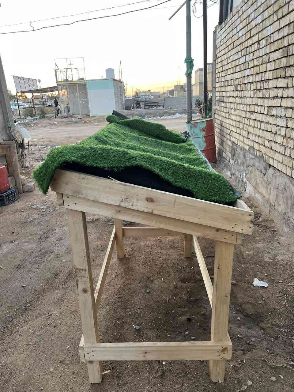 ميز خشب للبيع
مكاني حي نداء 
***********
