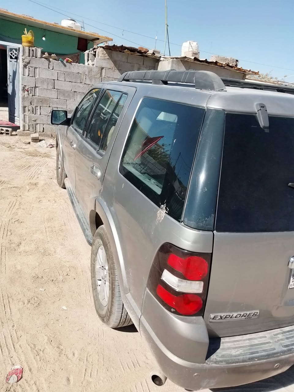 فورد اكس بلور موديل ٢٠٠٨
سياره جاهزه مكينه كير حداديه 
تخم تاير رقم أربيل جديد باسمي 
تريد وكاله او تحويل الي يعجبك 
مصبوغه حزام سياره سعرها 73
وبيها مجال مكان سياره بابل المسيب 
***********
