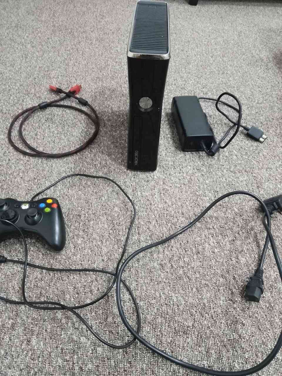 السلام عليكم جهاز اكس بوكس 360كامل ملحقات مضيف السعر خاص *********** واتساب
