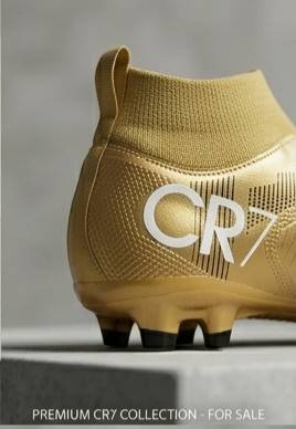 حذاء كرة قدم Premium CR7 Collection (للبيع)
​حذاء رياضي احترافي بتصميم عصري وأنيق باللون الذهبي المميز، مستوحى من سلسلة الدون رونالدو.
​المواصفات الأساسية:
​النوع: حذاء كرة قدم (بوت) برقبة عالية (جورب مدمج) لثبات وتوازن أفضل.
​اللون: ذهبي بالكامل مع شعار مميز على المقدمة.
​الحالة: جديد / بحالة ممتازة (حسب حالة حذائك الفصيلية).
​المميزات: خفيف الوزن، مرن،