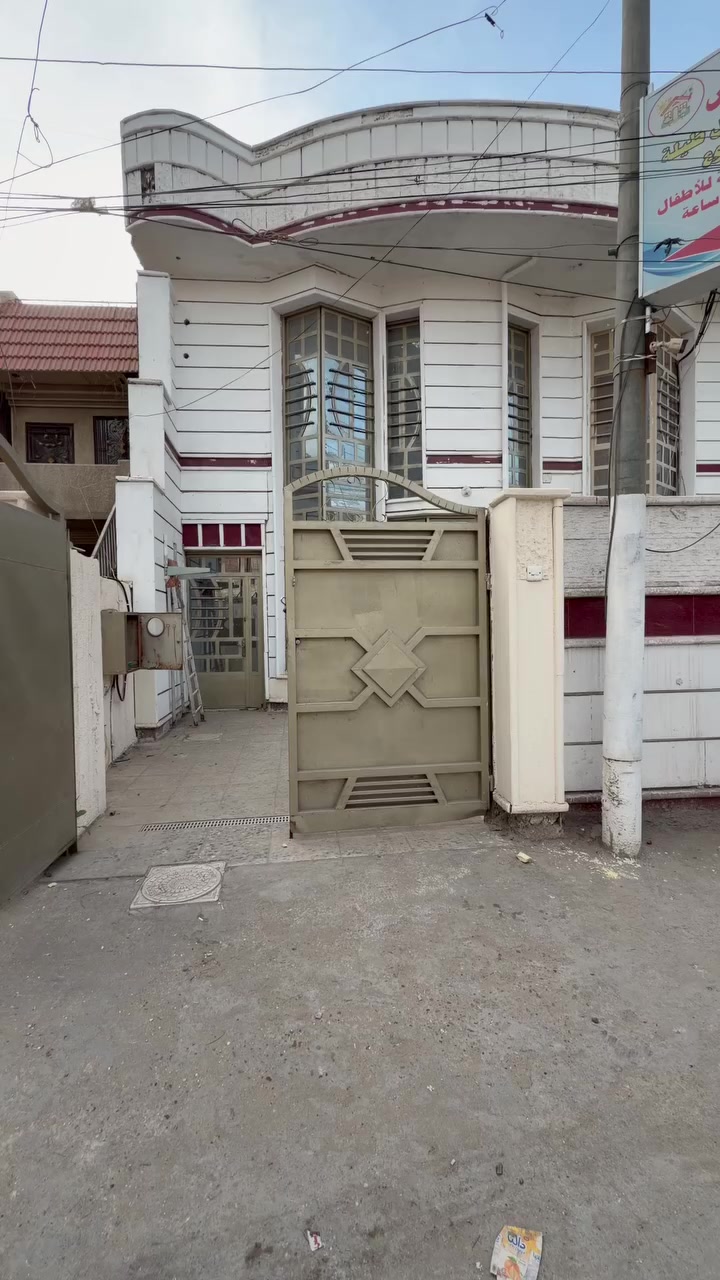 بيت ١٥٠ متر للايجار في السيدية
🔹بيت ١٥٠متر جداً جداً نظيف
🔹يحتوي ٣ غرف نوم كبيرة وصالة ومطبخ وخدمات صحية البيت كبير من الداخل
🔹البيت يؤجر سكني او تجاري
🔹للاستفسار:***********
