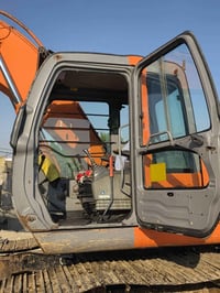 حفارة 2006 ايلصي ثمن رولات مكينه لا صرف لا بخار حداديه نضيفه  رقم 0770...