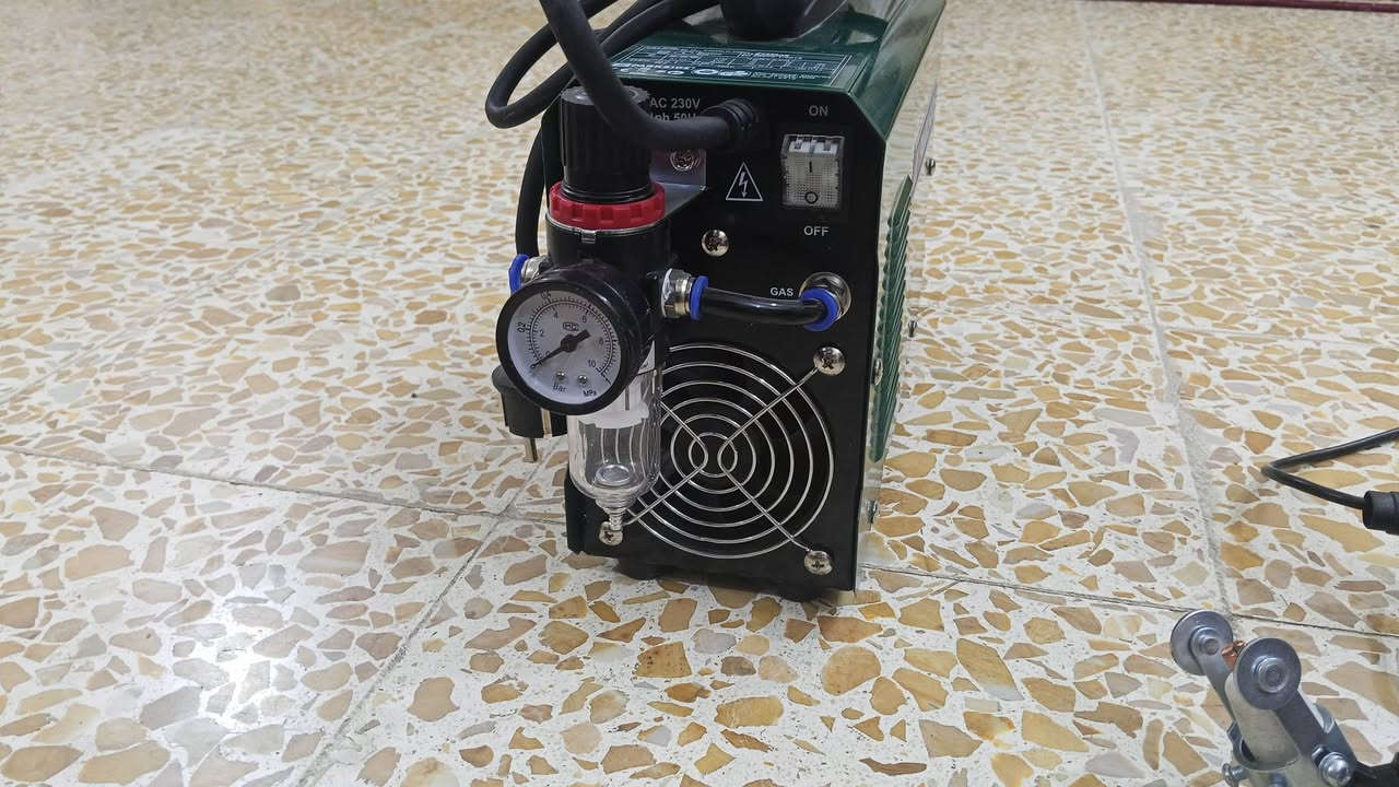 السلام عليكم
الماكينة  قاطع البلازما (Plasma Cutter) من شركة Parkside الألمانية، موديل PPS 40 B2. تُستخدم لقص وقطع المعادن    
نضافه 90/100
السعر 120 الف  وبيها مجال
التواصل على هاذه الرقم
***********
