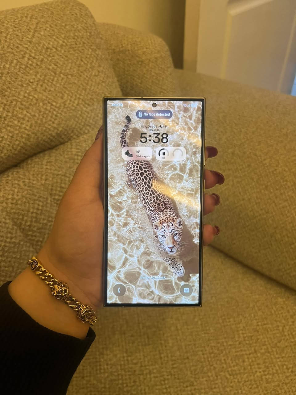 السلام عليكم
🔥 Samsung S24 Ultra 🔥
أقوى فلاقشِب من سامسونج
12GB RAM ⚡
خزن كبير ( 512 / 1TB)
كاميرا 200MP 📸
بطارية 5000mAh 🔋
شاشة 6.8 AMOLED 120Hz
نظيف جداً – استخدام قليل👌
كامل مع ملحقاته (شاحنه + هتفون+الكارتون)
📍 السعر مليون و50 وبي مجال للشراي
للمهتمين الاتصال على الرقم ***********
