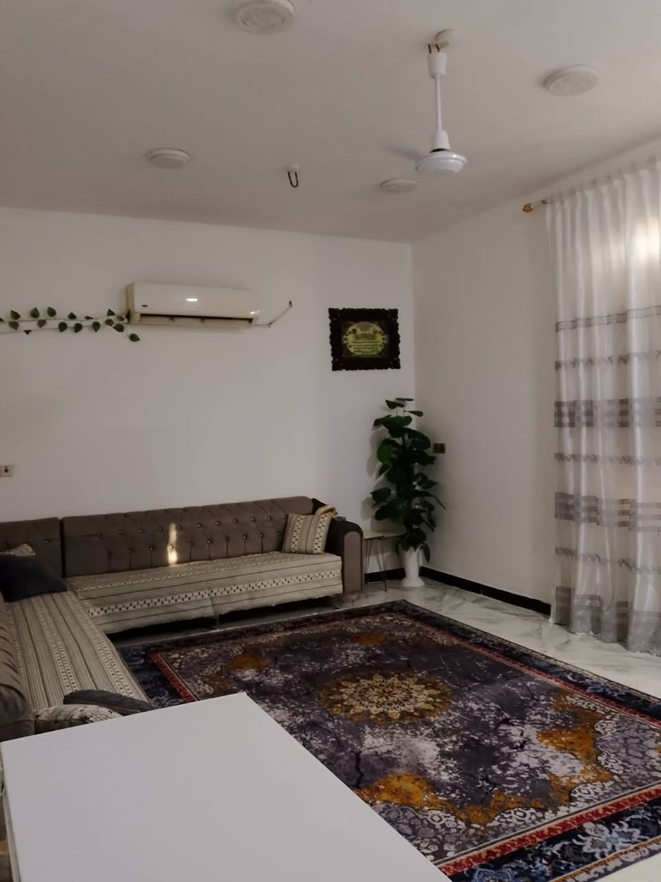 بيت للبيع كربلاء حي الامامين يبعد عن الإمام كيلوين المساحه 150م يتكون من ثلاث غرف وصاله واستقبال ومطبخ السعر 140الاتصال على الرقم ***********
