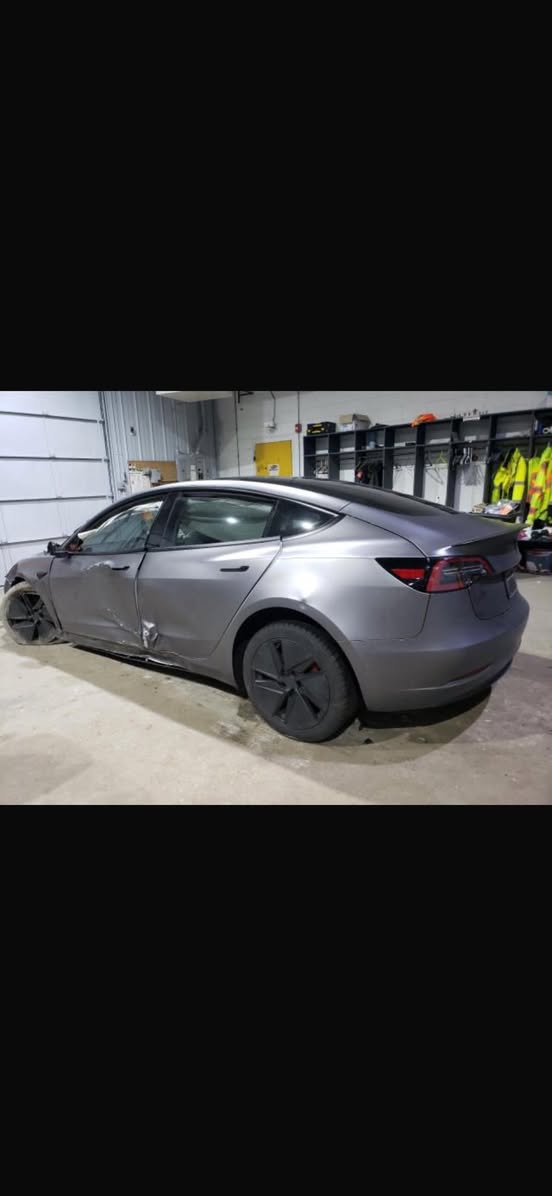 تيسلا بيرفورمنس
510 حصان
من الصفر للمية ب٢.٩ ثواني
ماشيه ٢٩ ميل
اعلى مواصفات كشنات لون ابيض
السياره كامله بدون نقص دسكات راديتر تايرات جدد
***********
