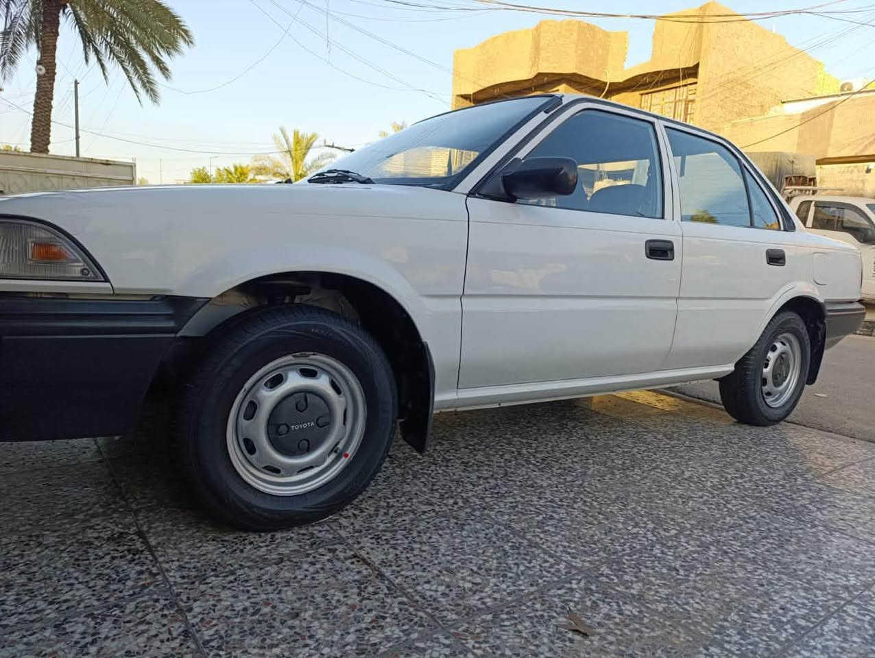 سلام عليكم 
كورله مديل 90
ماشيه 110 الف
جديده وضع شركة 
كلها بلاديه 
تبريد تدفئه تخم تاير 
رقم بغداد انكليزي الجديد بسمي 
مكاني البصره 
السياره احلا من الصور 
***********
