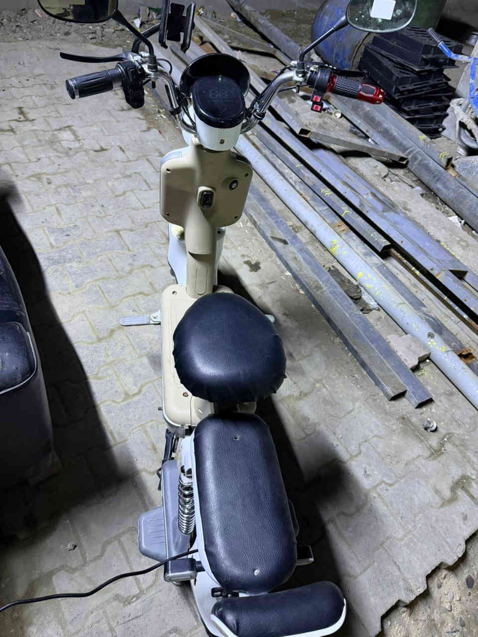 سلام عليكم دراجه شحن للبيع نضيفه مكان بغداد مدينة الصدر سعر 180 وبي مجال  رقم الهاتف ***********
