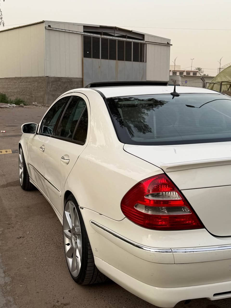 للبيع فقط بدون مراوس بدون قسط 
مرسيدس 211 موديل  2005 اصل وارد يابان حجم 500 محرك V8 
بدون ضرر وحادث وصبغ ماشيه 150 الف سياره بلاديه وجاهزه 
محرك كير حداديته كهربائيات الخ .. 
فول موصفات 
سلايد روف طكتين : برده كهرباء :
لايت زنون عدسه : مري اشاير وشفط وترحيب : كشنات كهرباء وخرن وهيتر : كروز سرعه :شاشه اعطال : 
داخل جلد اسود : جام وصاج اخضر 
تحكم ستيرن :ستيرن كهرباء وهيتر 
ويل كب لورنسر حجم 20 اصلي وتخم تاير كونتيننتال الماني اصلي جديد رن فلات باتري منظومه بنزين الخ .. جدد باقي تفاصيله معروفه 

رقمه كركوك قرار 48 مفحوصه مرور وكمرك  وبيه كتاب تسجيل وسنويه عظم عاج ولوحات اصليه وملصق 
عليه فرق كمرك وبيه حجز مروري على التسجيل الجديد .وكاله مباشر 

مكانه بغداد الكاظميه 
والسعر 73 ورقه وبيه مجال بسيط 
اي استفسار رجاء الاتصال 
*********** بغداد, العراق
