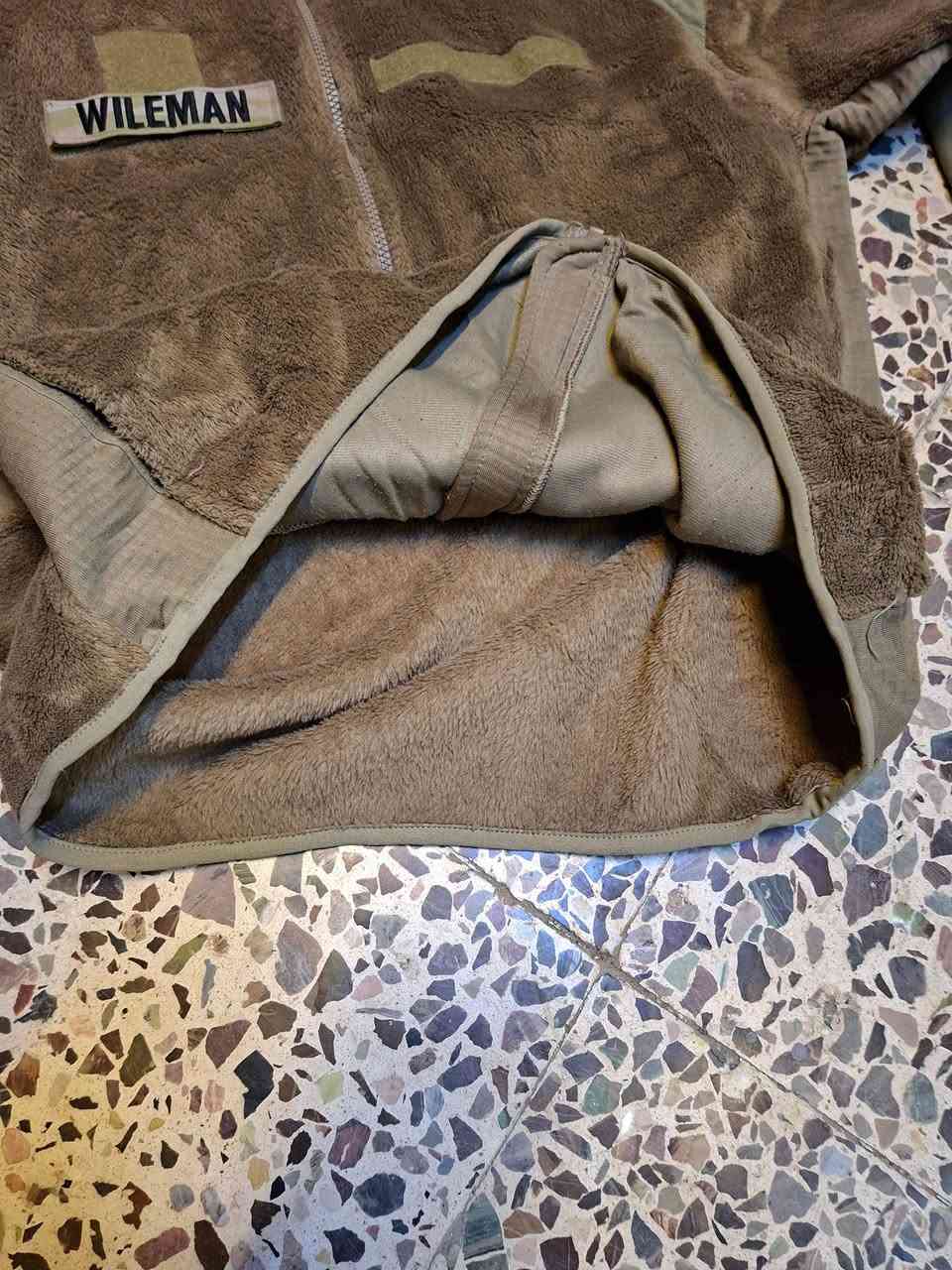 قمصلة فرو امريكي اصلي 
قياس ميديم من 75 الى 90 كيلو تلس


**إذا كنت صاحب هذا الإعلان وتريد حذفه لأي سبب، رجاءا أرسل رسالة إلى الدعم الفني**