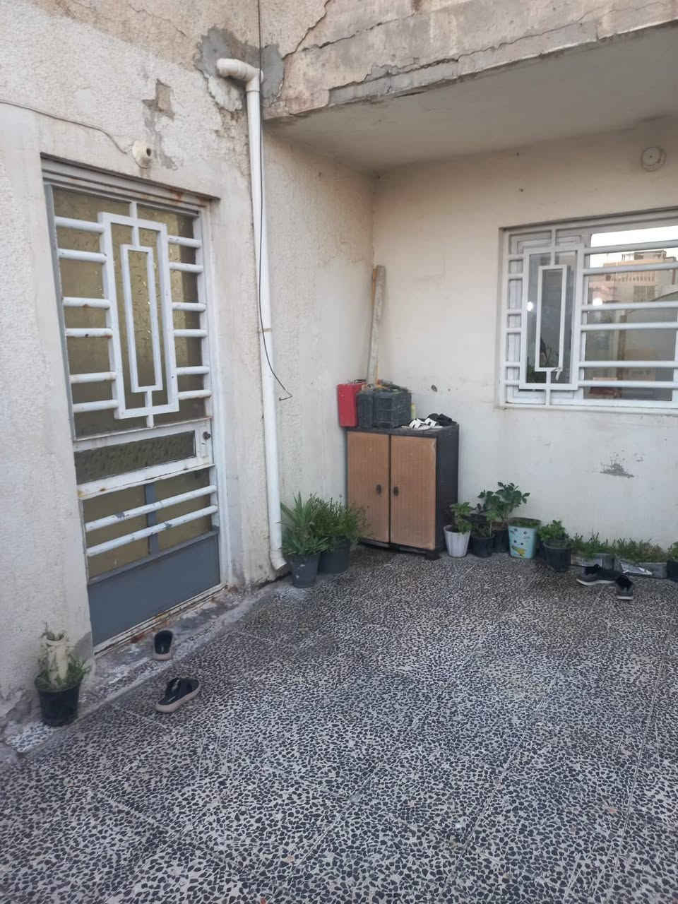 يعلن مكتب ركن الباديه للالعقارات عن بيع دار مساحه 104 متر واجه 8 ونص شارع عريظ موقع مميز في بغداد الجديده شارع المسبح خلف جامع ذات النطاقين الاستفسار الاتصال على الرقم *********** واتساب مكتب ركن الباديه للالعقارات
