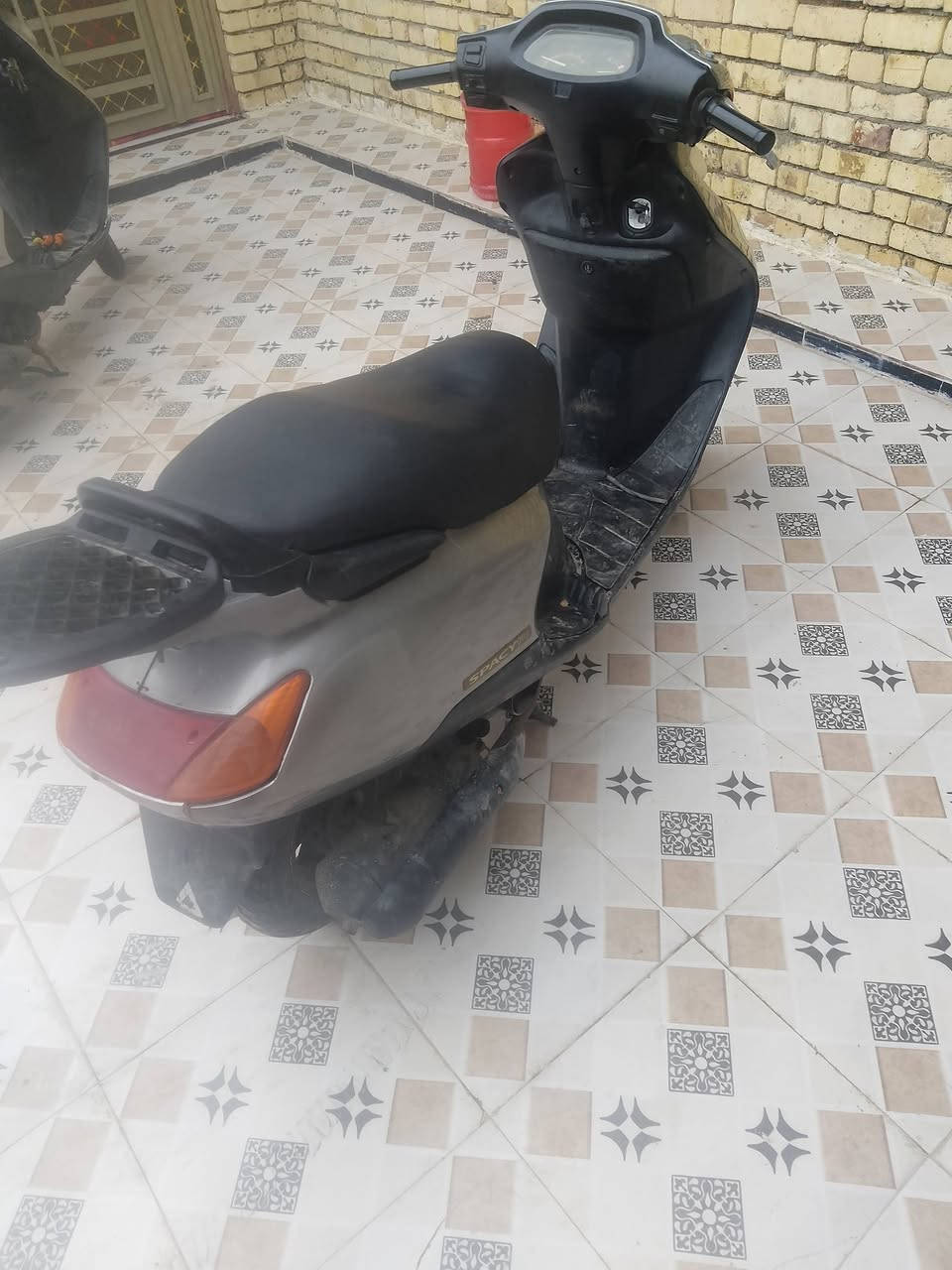 السلام عليكم دراجه سبيسي ياباني للبيع الدراجه خير من الله مفتوحه مره وحده كلها شغاله فقط الجنطه ماتنقفل
السعر 550 وبيها مجال العنوان كوت السفحه الاولى شارع السكلات ***********
