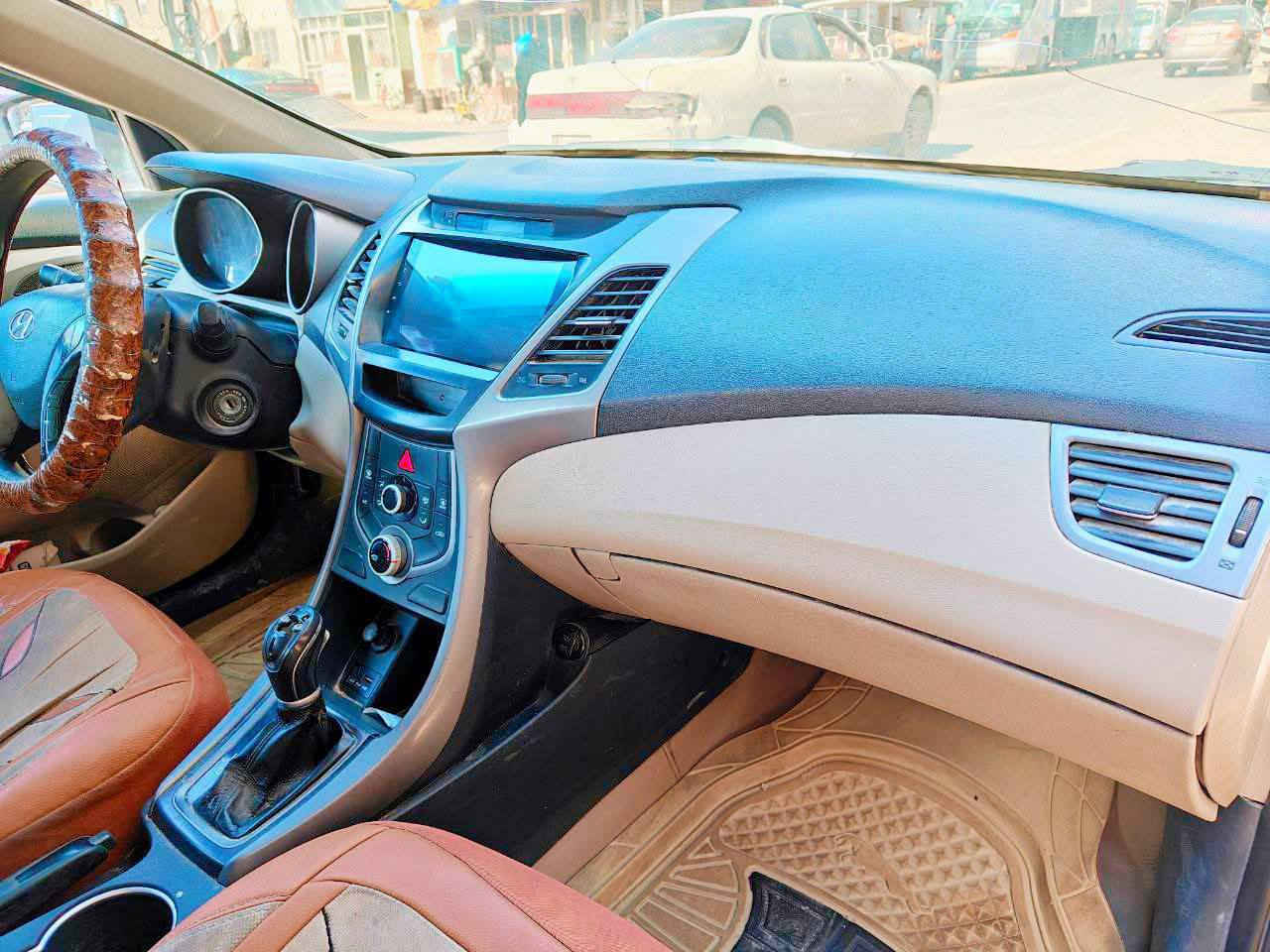 النترا 2016 سيارة مكفولة بأستثناء باب خلف سائق مبدل  حدادية وتبريد جديد . رقم ذي قار بأسمي مشروع وطني مداور ثاني  بأي مكان تكدر داور 
ا((لسعر 120 قابل للتفاوض ))
العنوان .. النجف  شارع حنون ..
للاتصال على ارقام التالية ***********
***********
((ملاحظة مكلف بنشر اتصل مباشرة بصاحب السيارة ))
***********
*********** النجف, العراق
