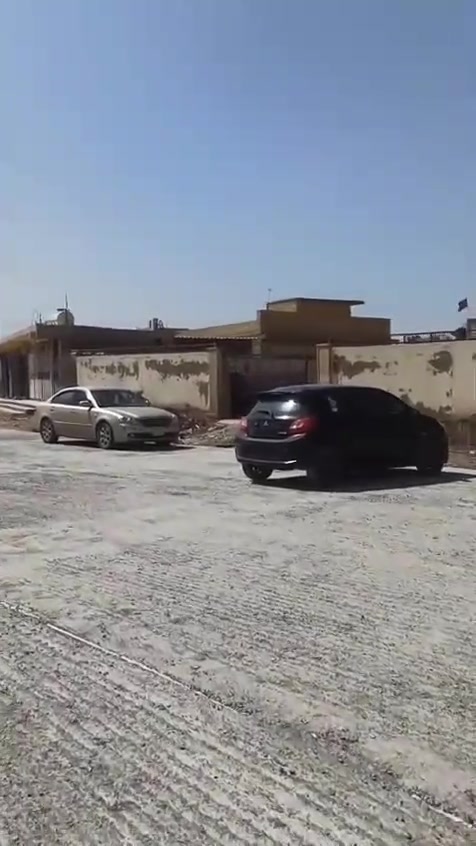السلام عليكم قطعه للبيع في حي الحكيم الاولى نزلت علي الامير قريبه على المستوصف تبعد عن السده ١٠٠متر المساحه ٥٠٠متر آله بضهرها بيت هيه واجه العرض19والنزال 26عارضه 40مليون اوبيه مجال للشراي الاتصال على هذا الرقم ***********
