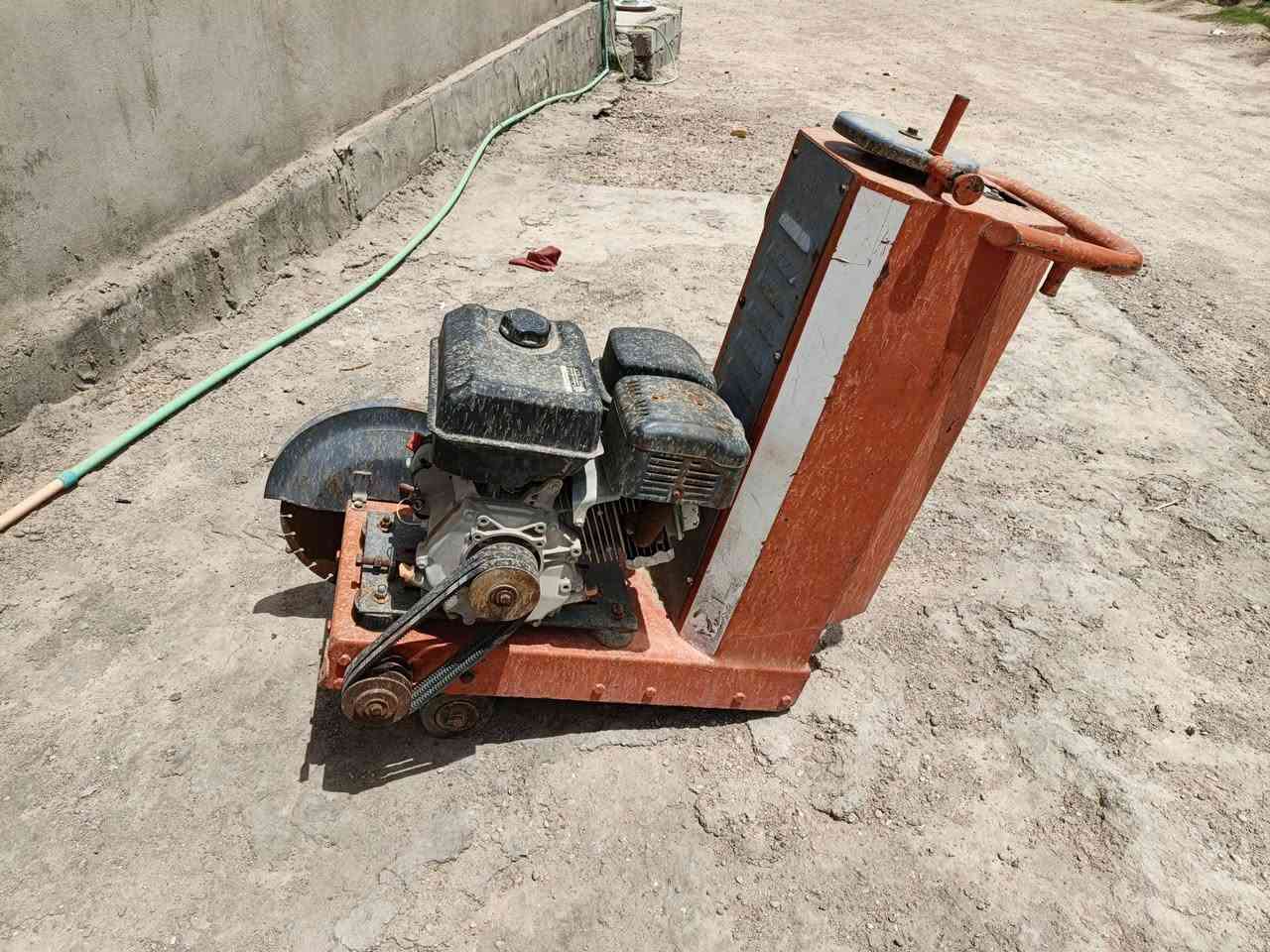 قاطعه كونكريت جديده مستخدمه شي بسيط سعرها 750 الف التواصل ***********
