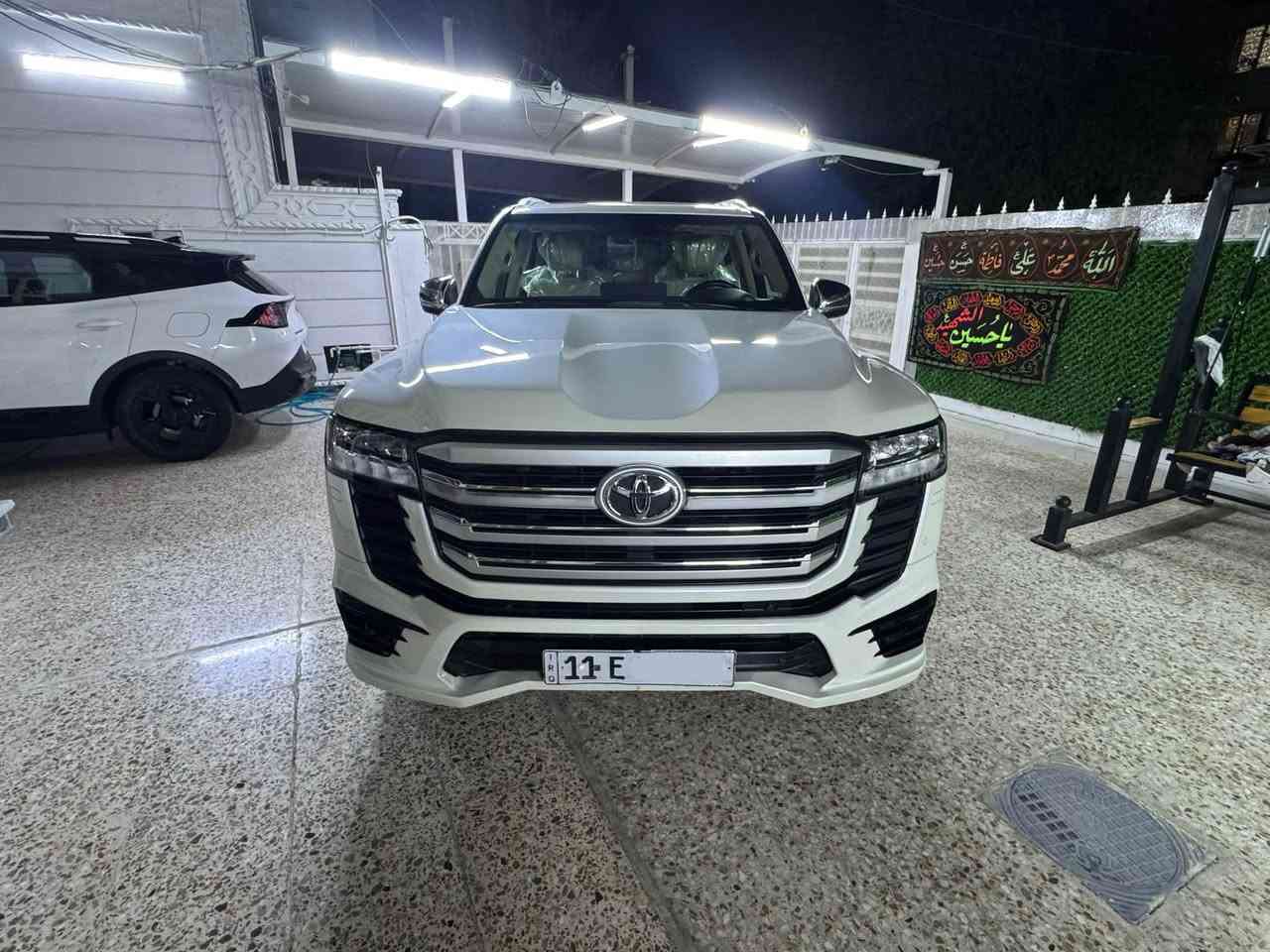 السلام عليكم
لاندكروز 2024 GX.R ساس 

رقم بغداد 

3 شاشات 

مكفولة السياره 

ماشيه 38 الف 

 مغلفه PPF 

سعرها 7 دفاتر 

بغداد شارع فلسطين 

***********
