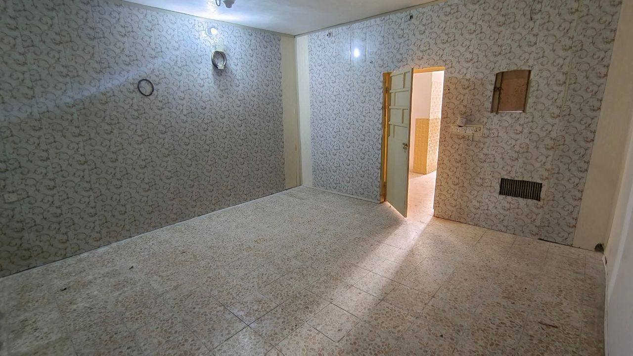 ●عن شارع بغداد فقط دقيقتين
موقع مميز بناء قديم بيت فارغ تجي تسكن بي كبل لايرهم اقساط
التفاصيل:
بيت بقرب الامام 3كم عن الامام وقرب طريق بغداد دقتيتين مشي عن الشارع
لاصحاب الزيارات ويريدون بيوت قريبه من الامام في الاربعينيه الحسين
بيت 50متر طابقين طابوق
 في كربلاء حي الحوراء عامود44 قرب الامام ب3كم فقط
وقرب طريق بغداد
^الطابق الاول:
غرفة نوم + مطبخ + منور + حمام + تواليت + حولي
^الطابق الثاني
غرفة نوم + حمام و تواليت + حولي + سطح
 السعر50 مليون مع مجال 
 طابو زراعي سند25اقرار محكمه
حبايب رقمي بي واتساب راسلني ومباشر تتحول على ابو البيت رسمي ***********
