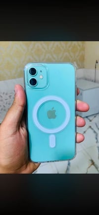 ايفون 11 عادي بطاريه 76 ذاكره 128 اريد 275 وبي مجال 07706509686 او مرا...