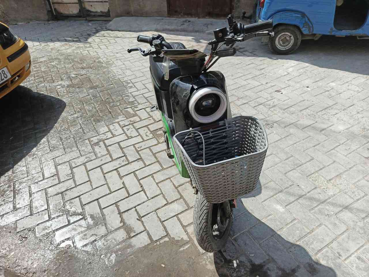 قيم واخذ دراجه شغاله بس ما تمشي وكفت فجئه
***********
