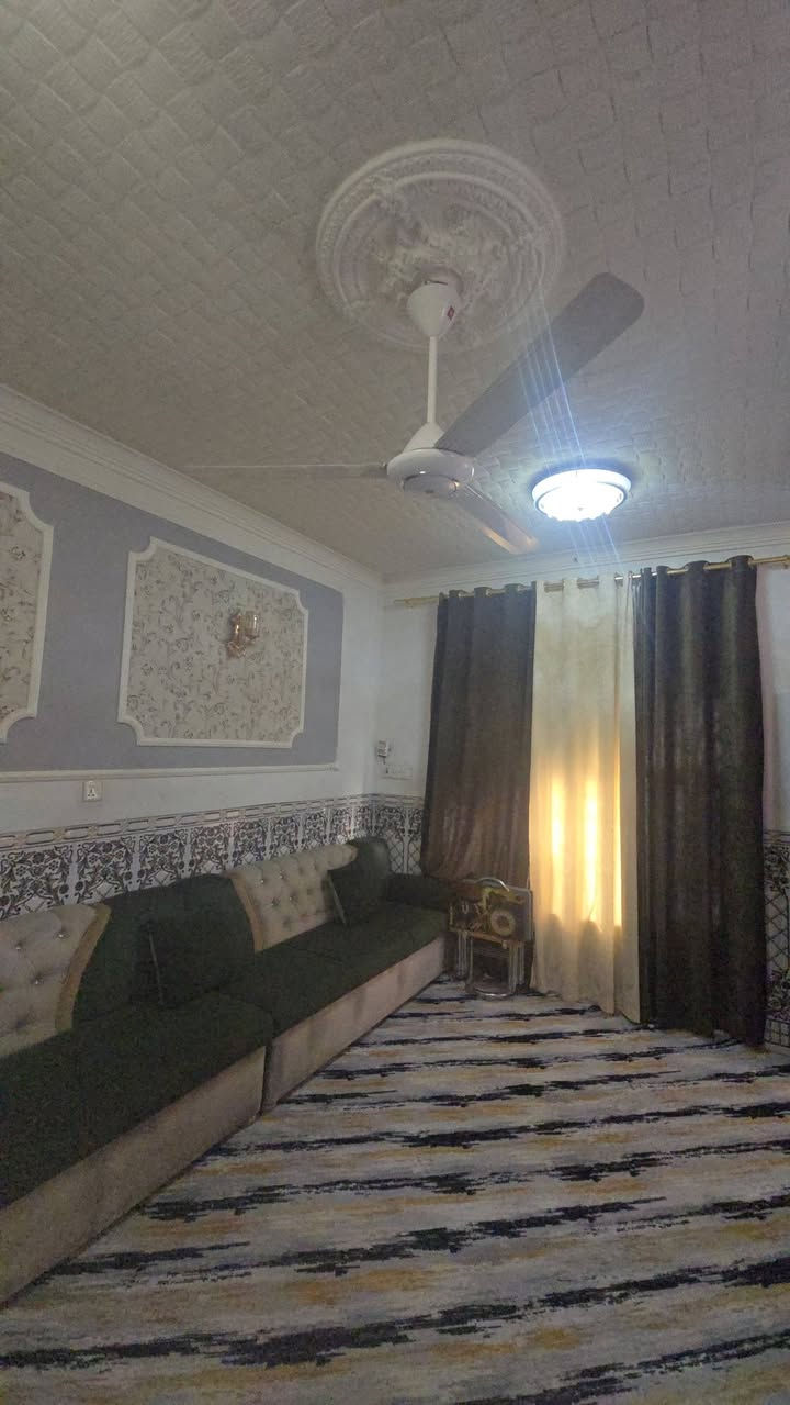 سلام عليكم دار للبيع ملك صرف 
موقع ممتاز طويريج حي الشهداء كافه الخدمات 
مساحه ٢٢٠ متر واجها ١١ متر طابقين ٥ غرف نوم ٢ صالات 
صحيات عدد ٣ 
السعر السعر ٢٠٠ ملوين مع المجال 
الخدمات تبليط مجاري ماء كهرباء 
عنوان الدار كربلاء طويريج حي الشهداء قرب دائره البلديه الجديده 
مكتب عقارات ابو امير 
***********
